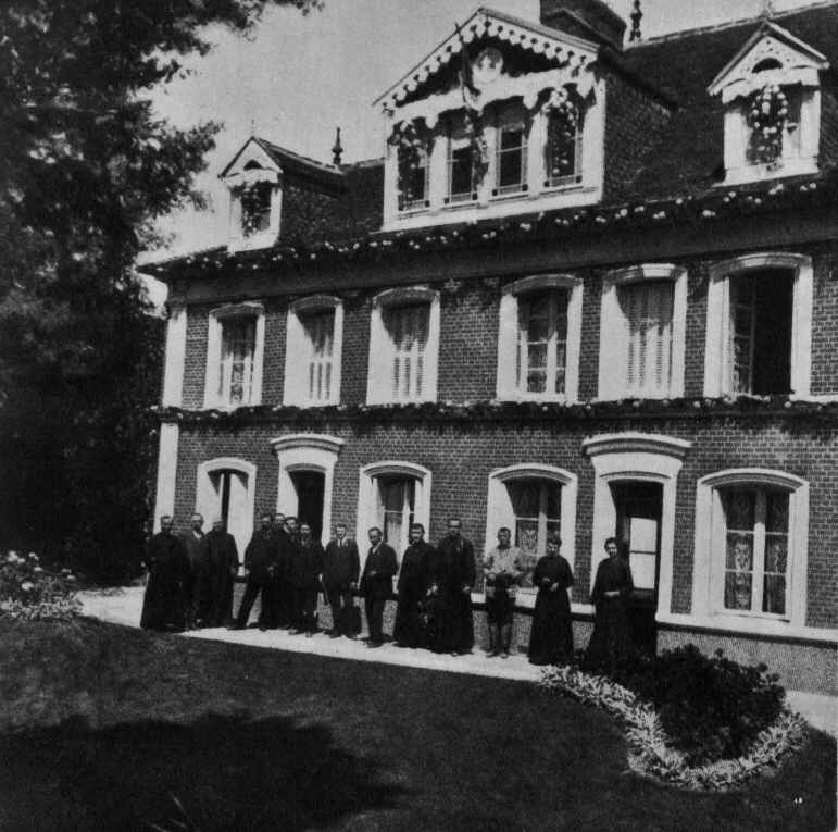 SaintThereseHome.jpg (59379 bytes)
